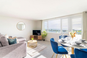 Stunner Sea View 2 bedroom Sleeps 6-Free Parking